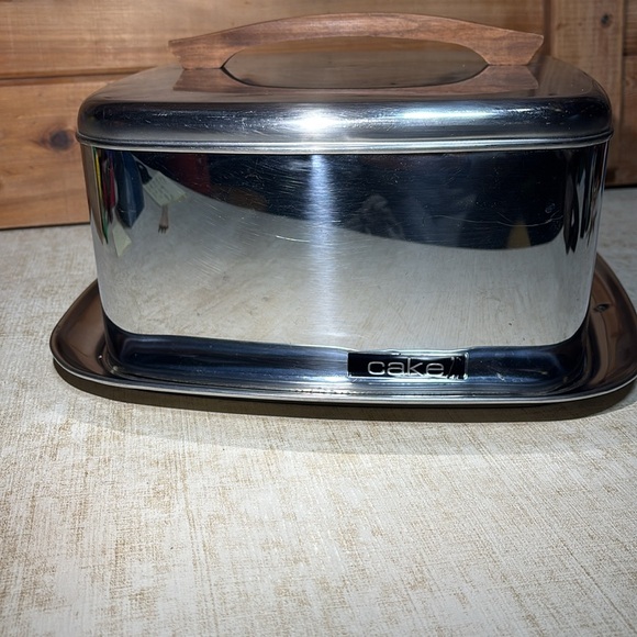 Vintage Mid Century Modern Lincoln Beautyware Cake Carrier w/ lock lid - Picture 4 of 16